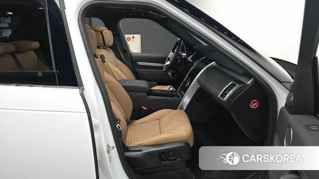 Land Rover Discovery 5 2025 Белый из Кореи, фото 2