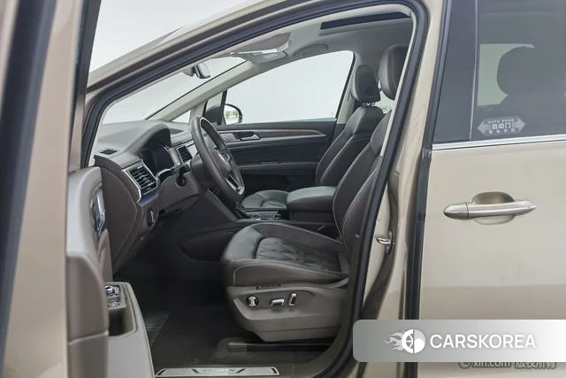 Volkswagen Viloran 2021 Желтый из Китая, фото 2