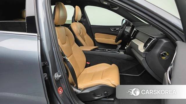 Volvo XC60 second Generation 2018 Серый из Кореи, фото 2