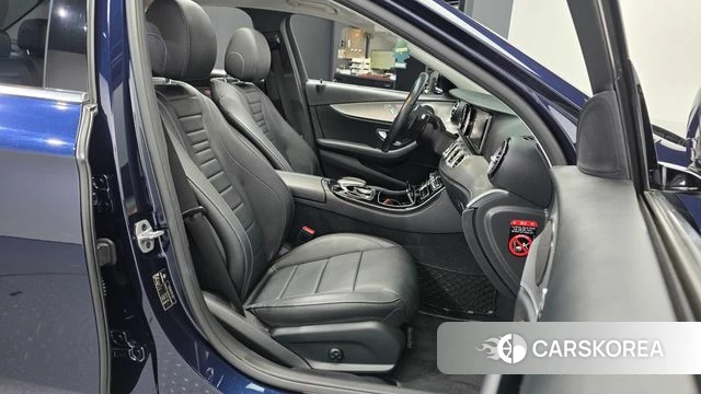 Mercedes-Benz E-Class W213 2018 Синий из Кореи, фото 2