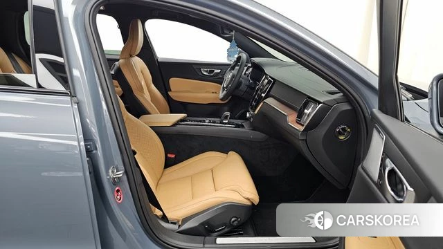 Volvo V60 Cross-Country 2nd Generation 2022 Серый из Кореи, фото 3