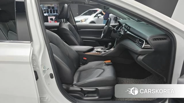 Toyota Camry (XV70) 2020 Белый из Кореи, фото 2