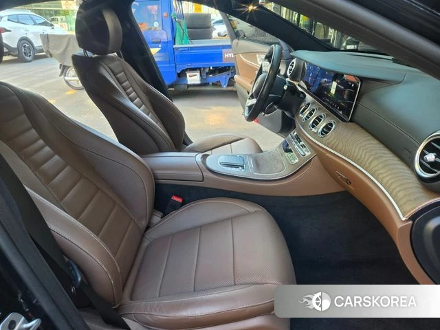 Mercedes-Benz E-Class W213 2021 Черный из Кореи, фото 2