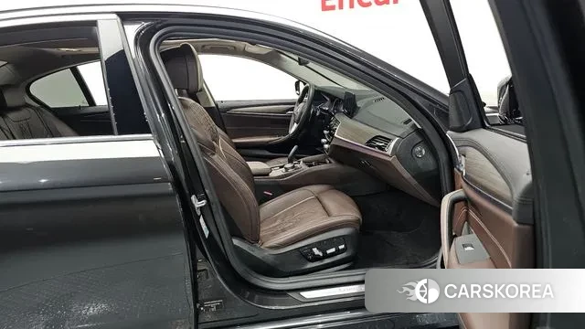 BMW 5 Series (G30) 2018 Серый из Кореи, фото 2