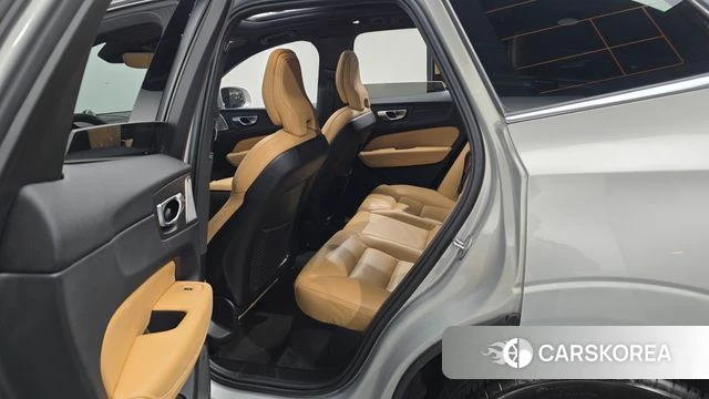 Volvo XC60 second Generation 2024 Серебряный из Кореи, фото 2