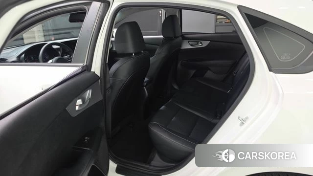 Kia The New K3 2nd generation 2023 Белый из Кореи, фото 2