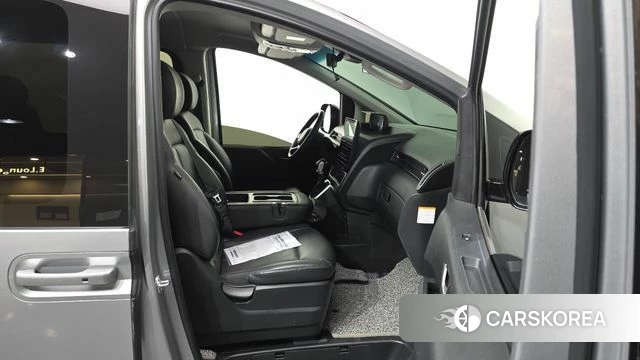 Hyundai Staria 2024 Серебристо-серый из Кореи, фото 2