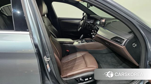 BMW 5 Series (G30) 2019 Серый из Кореи, фото 2