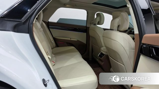 Hyundai Grandeur Hybrid (GN7) 2023 Белый из Кореи, фото 2