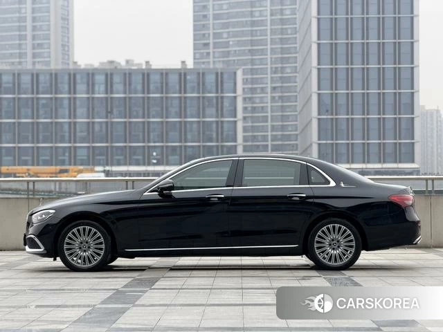 Mercedes-Benz E-Class 2023 Черный из Китая, фото 2