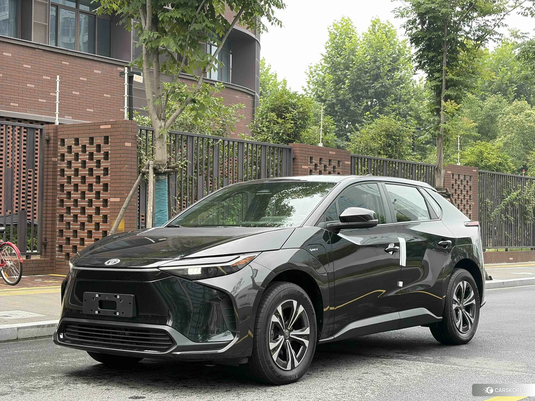 Toyota bZ4X 2024 Черный из Китая, фото 2