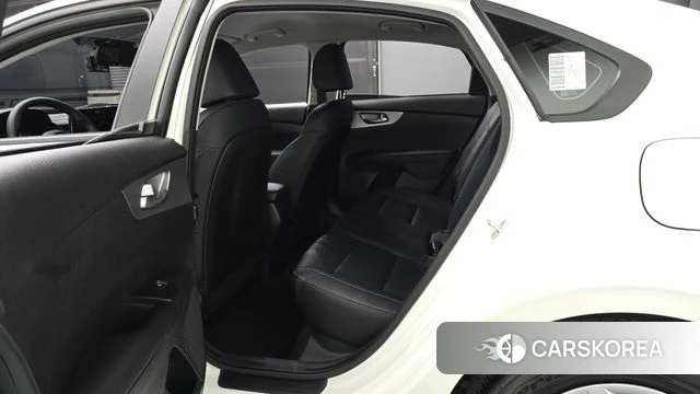 Kia The New K3 2nd generation 2022 Белый из Кореи, фото 2