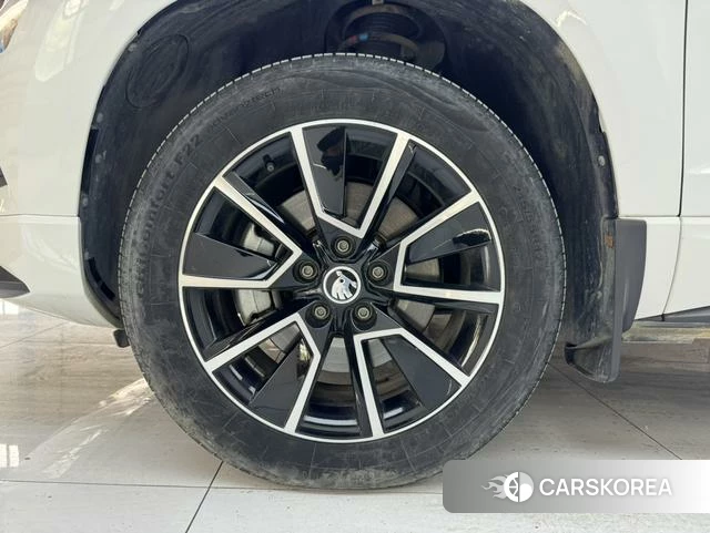 Skoda Karoq 2023 Белый из Китая, фото 2