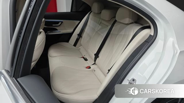 Mercedes-Benz E-Class W214 2025 Белый из Кореи, фото 2