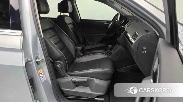 Volkswagen Tiguan second Generation 2018 Серебряный из Кореи, фото 2