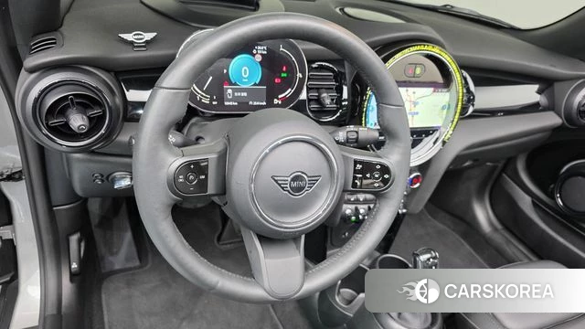 Mini Cooper Convertible 2024 Серебристо-серый из Кореи, фото 2