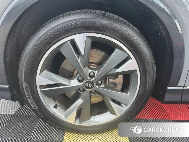 Audi Q4 e-Tron (F4) 2022 Небесно-голубой из Кореи, фото 2