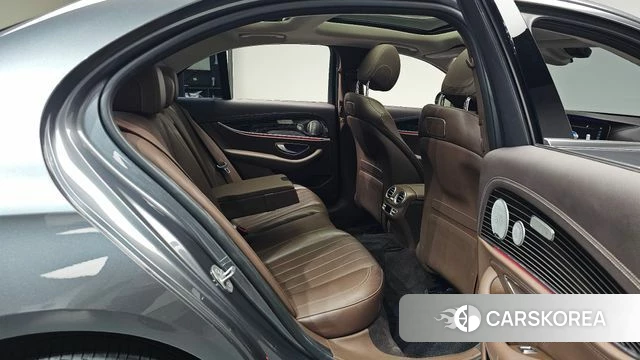 Mercedes-Benz E-Class W213 2018 Серый из Кореи, фото 2