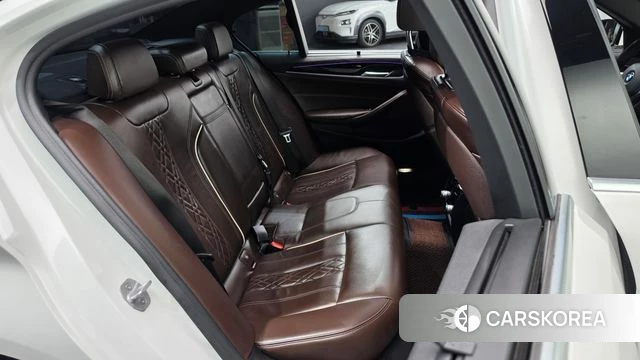 BMW 5 Series (G30) 2020 Белый из Кореи, фото 2