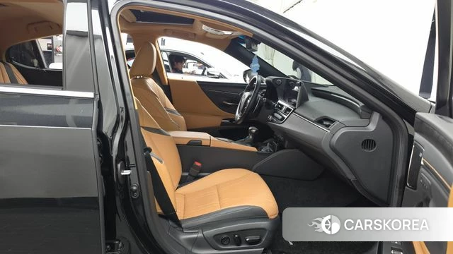 Lexus ES300h 7th generation 2021 Черный из Кореи, фото 2