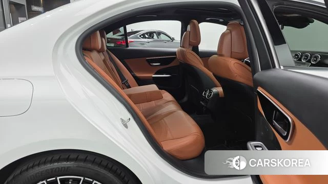 Mercedes-Benz C-Class W206 2022 Белый из Кореи, фото 2