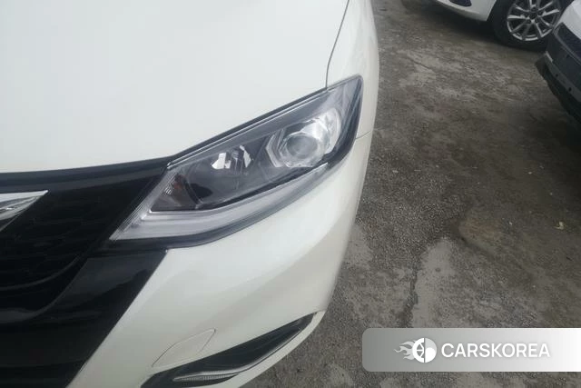 Nissan Tiida 2022 Белый из Китая, фото 2