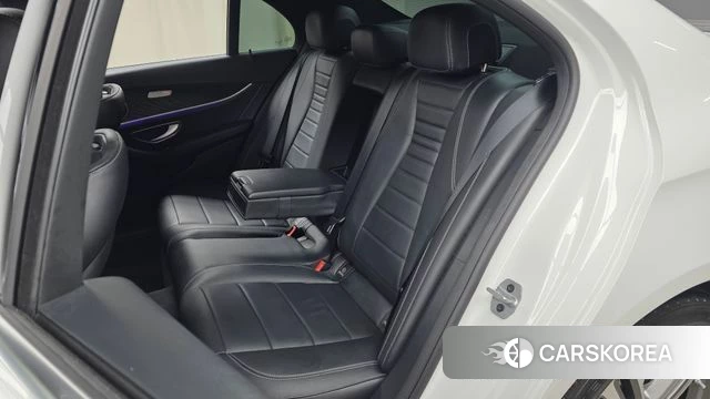 Mercedes-Benz E-Class W213 2023 Белый из Кореи, фото 2