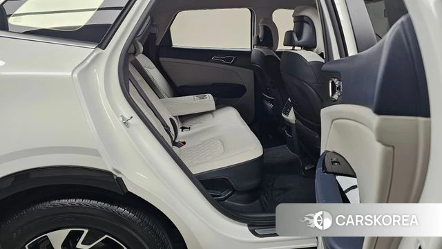 Kia Sportage 5th Generation Hybrid 2024 Белый из Кореи, фото 2