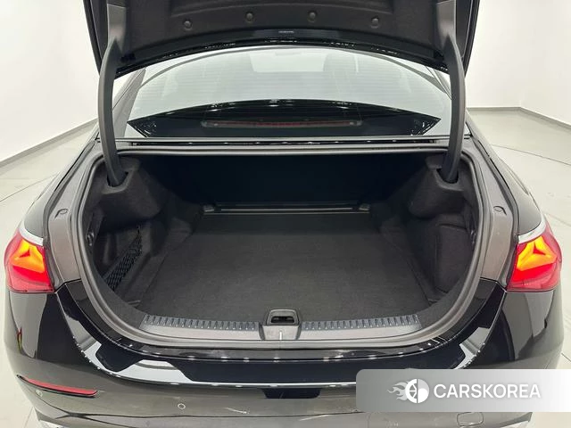 Mercedes-Benz E-Class 2025 Черный из Китая, фото 2