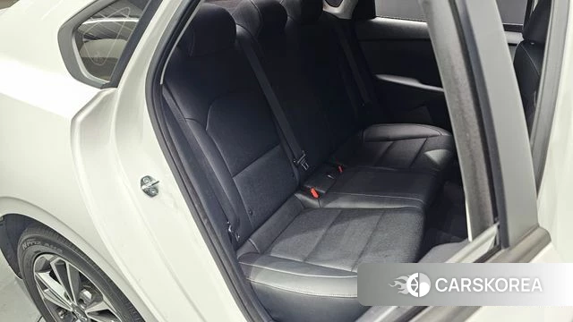 Kia The New K3 2nd generation 2023 Белый из Кореи, фото 2