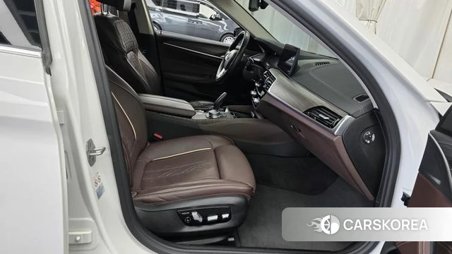 BMW 5 Series (G30) 2020 Белый из Кореи, фото 2