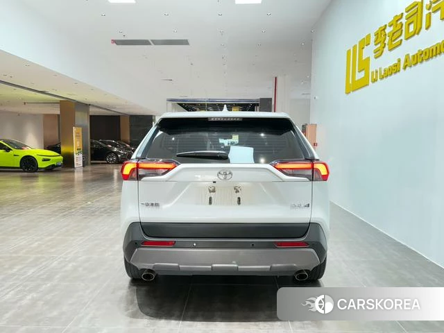 Toyota RAV4 2021 Белый из Китая, фото 2