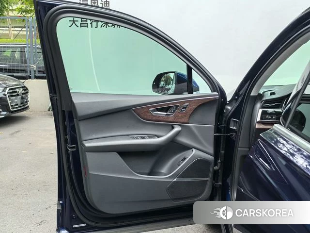 Audi Q7 2021 Синий из Китая, фото 2