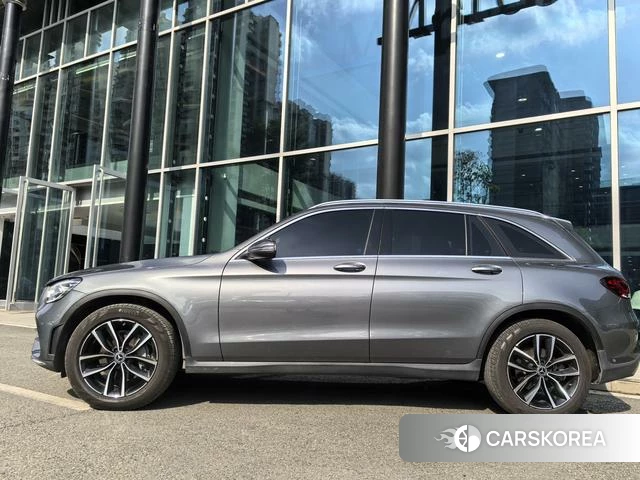 Mercedes-Benz GLC 2021 Темно-серый из Китая, фото 2