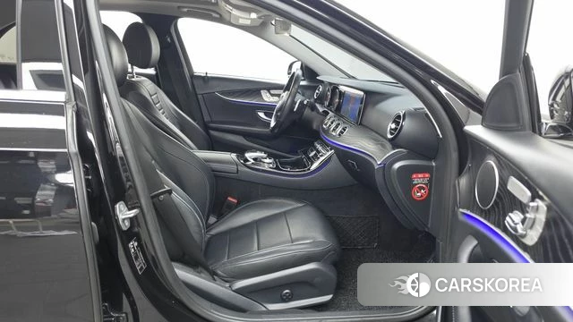 Mercedes-Benz E-Class W213 2018 Черный из Кореи, фото 2