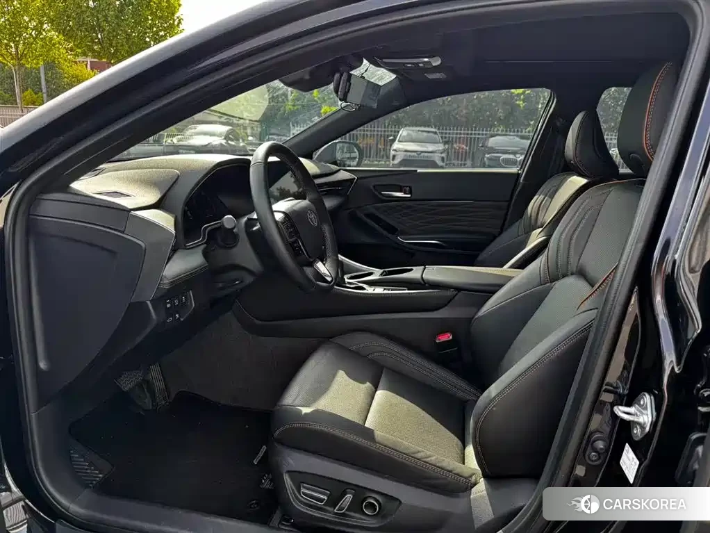 Toyota Avalon 2025 Черный из Китая, фото 2