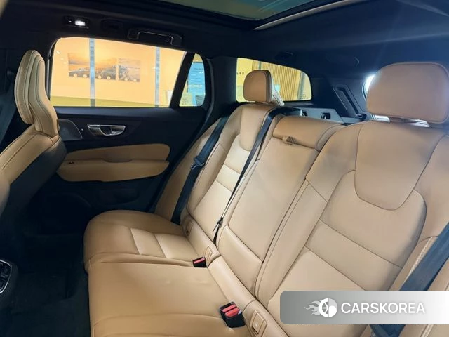 Volvo V60 Cross-Country 2nd Generation 2026 Белый из Кореи, фото 2