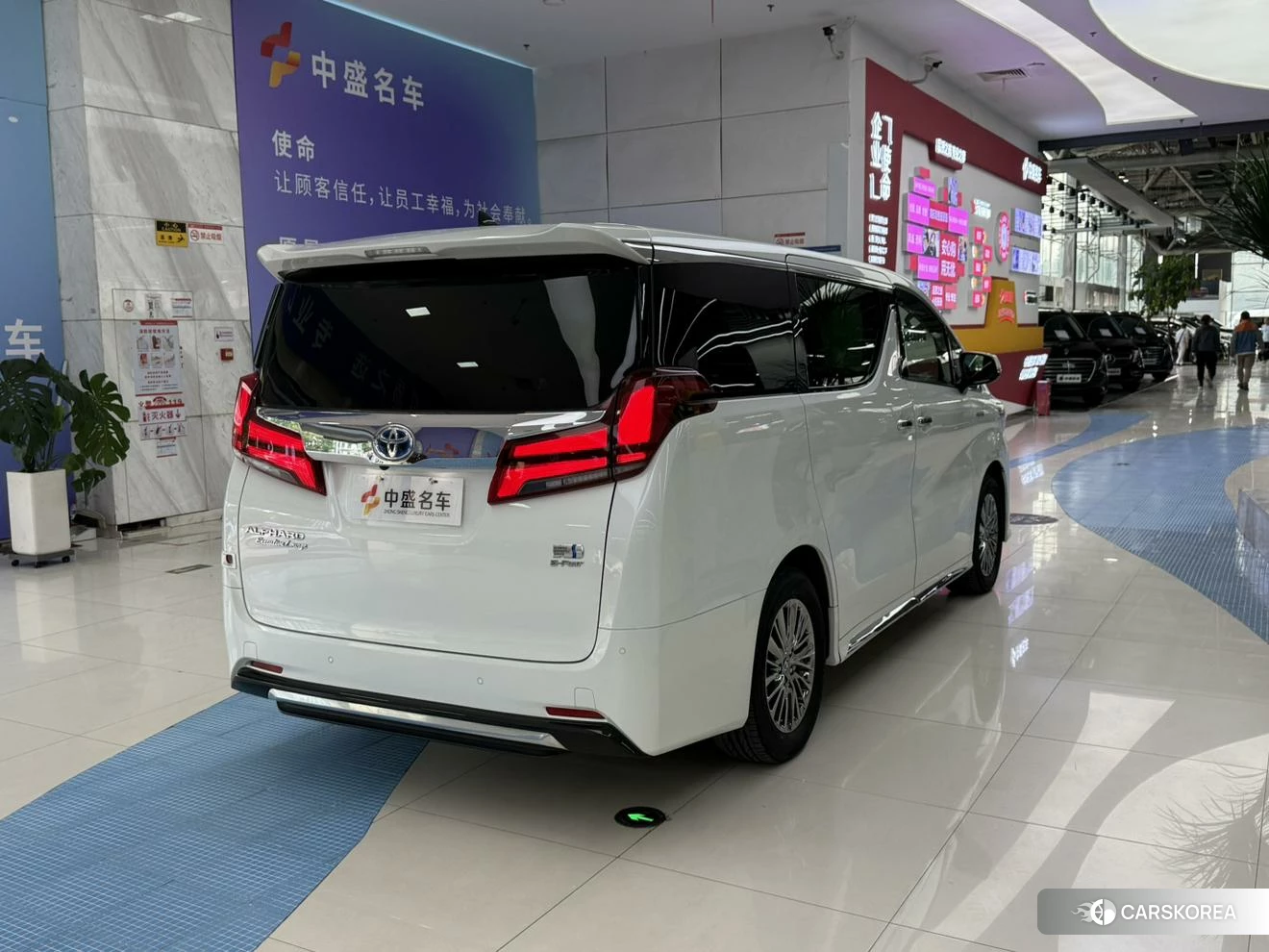 Toyota Alphard 2021 Белый из Китая, фото 2