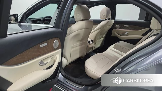 Mercedes-Benz E-Class W213 2022 Серый из Кореи, фото 2