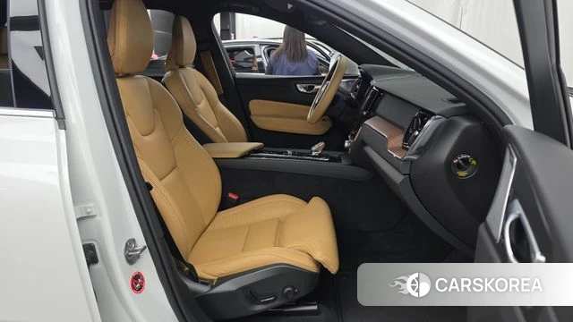 Volvo XC60 second Generation 2025 Белый из Кореи, фото 2