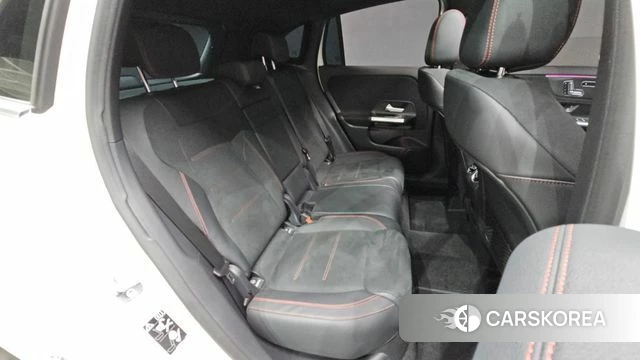 Mercedes-Benz GLA - Class H247 2024 Белый из Кореи, фото 2