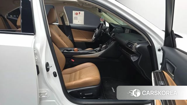 Lexus New IS300 2019 Белый из Кореи, фото 2