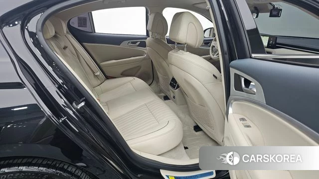 Genesis The New G70 2023 Черный из Кореи, фото 2