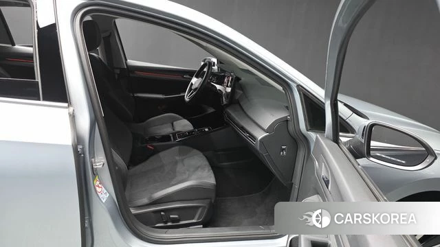 Volkswagen Golf 8th Generation 2026 Серебристо-серый из Кореи, фото 2