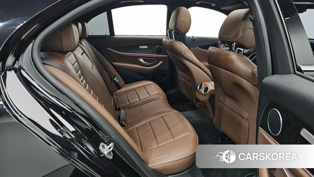 Mercedes-Benz E-Class W213 2023 Черный из Кореи, фото 2