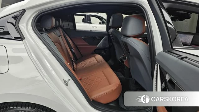 BMW 5 Series (G60) 2026 Белый из Кореи, фото 2