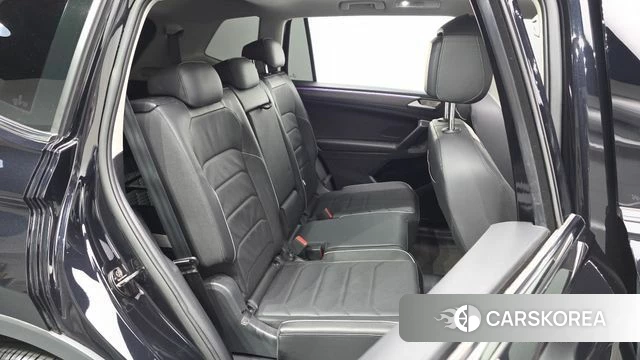 Volkswagen Tiguan Allspace 2024 Черный из Кореи, фото 2