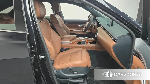 Genesis GV70 2023 Черный из Кореи, фото 2