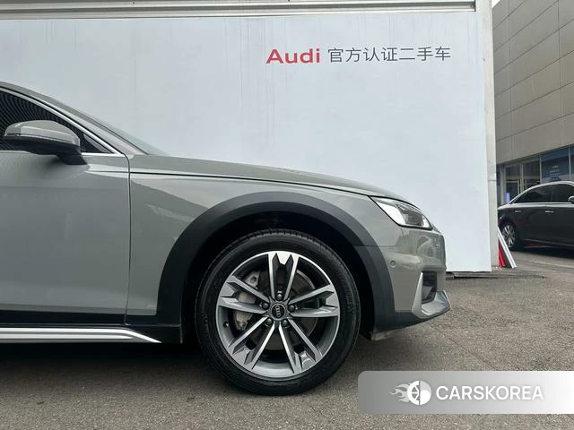 Audi A4L 2021 Серебристо-серый из Китая, фото 2