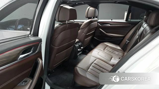 BMW 5 Series (G30) 2018 Белый из Кореи, фото 2